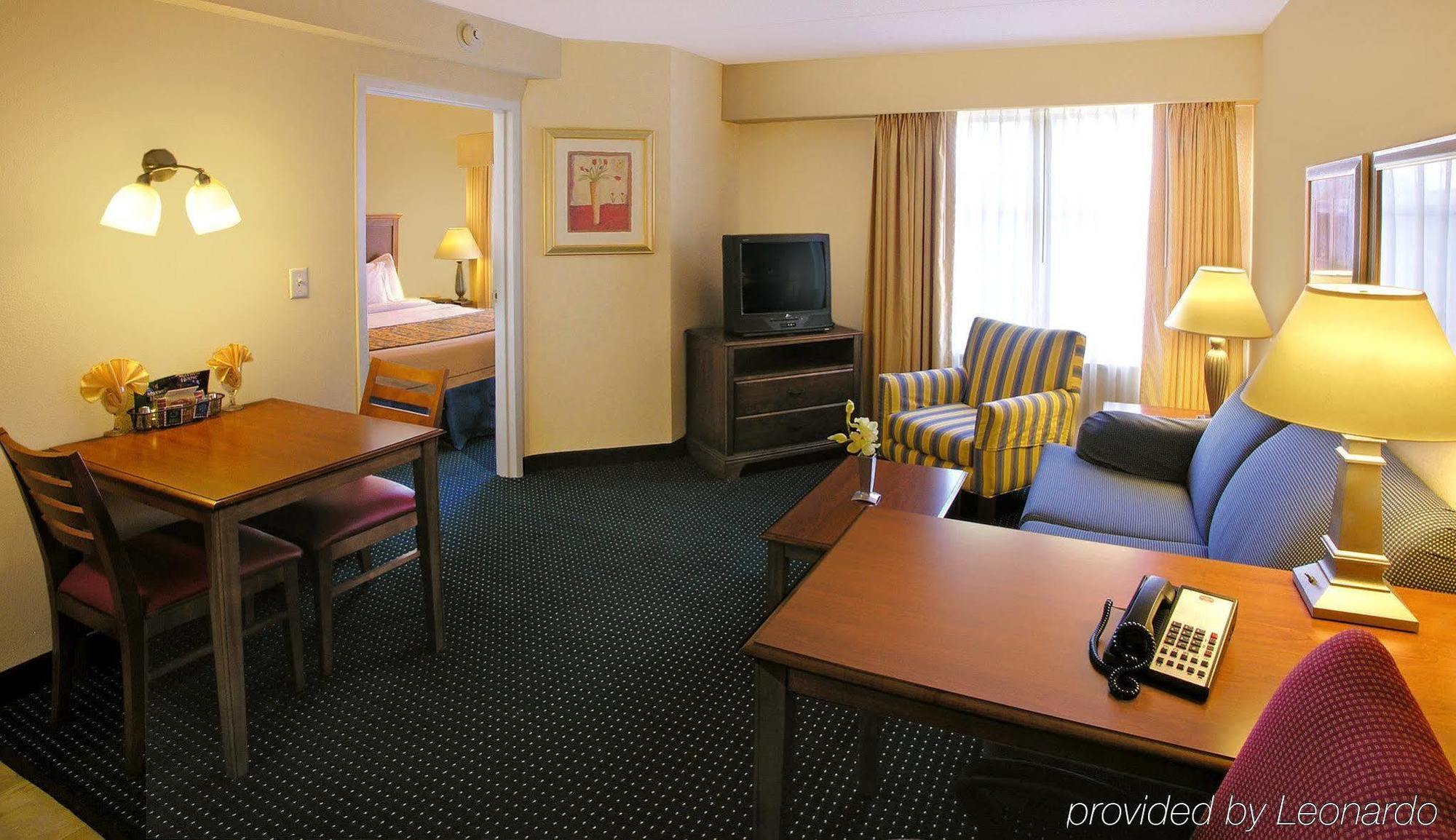 Residence Inn By Marriott Chesapeake Greenbrier Exterior photo